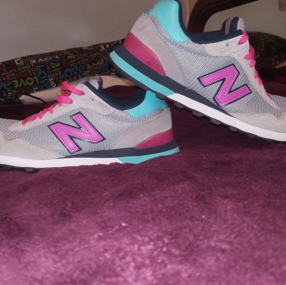 New Balance sz 9...🖤💜 - Picture 2 of 5